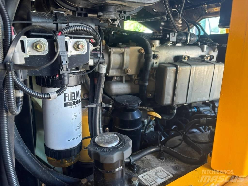 JCB Vibromax 6 ST 연결식 홀러