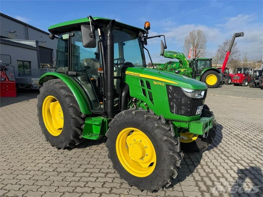 John Deere 5075E 트랙터