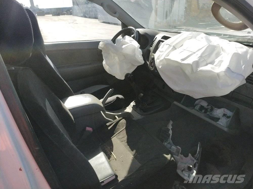 Toyota Hilux 4 픽업/드롭사이드