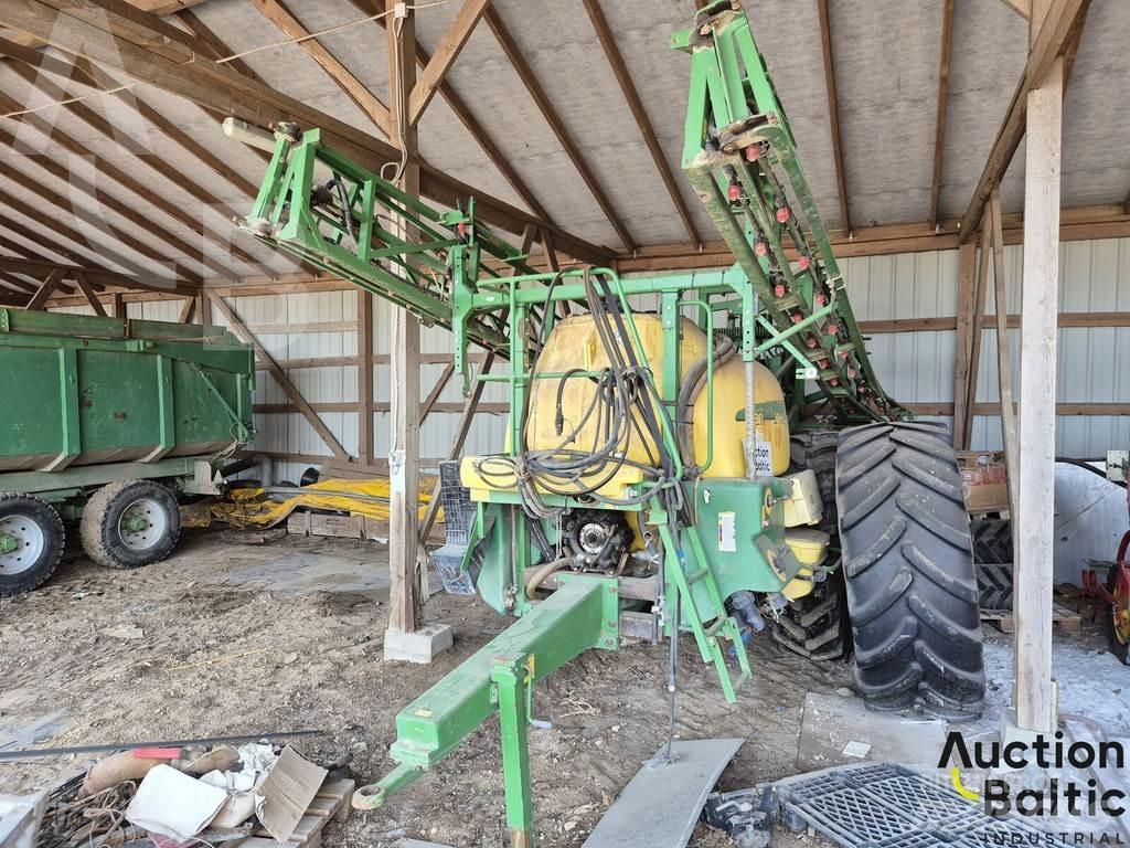 John Deere 732 견인형 분무기