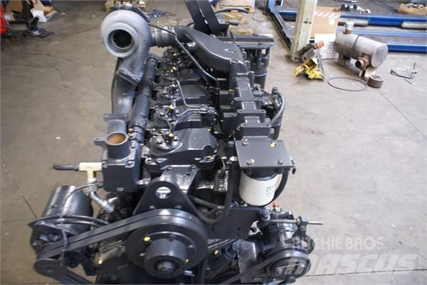 Komatsu SA6D125 E2 엔진