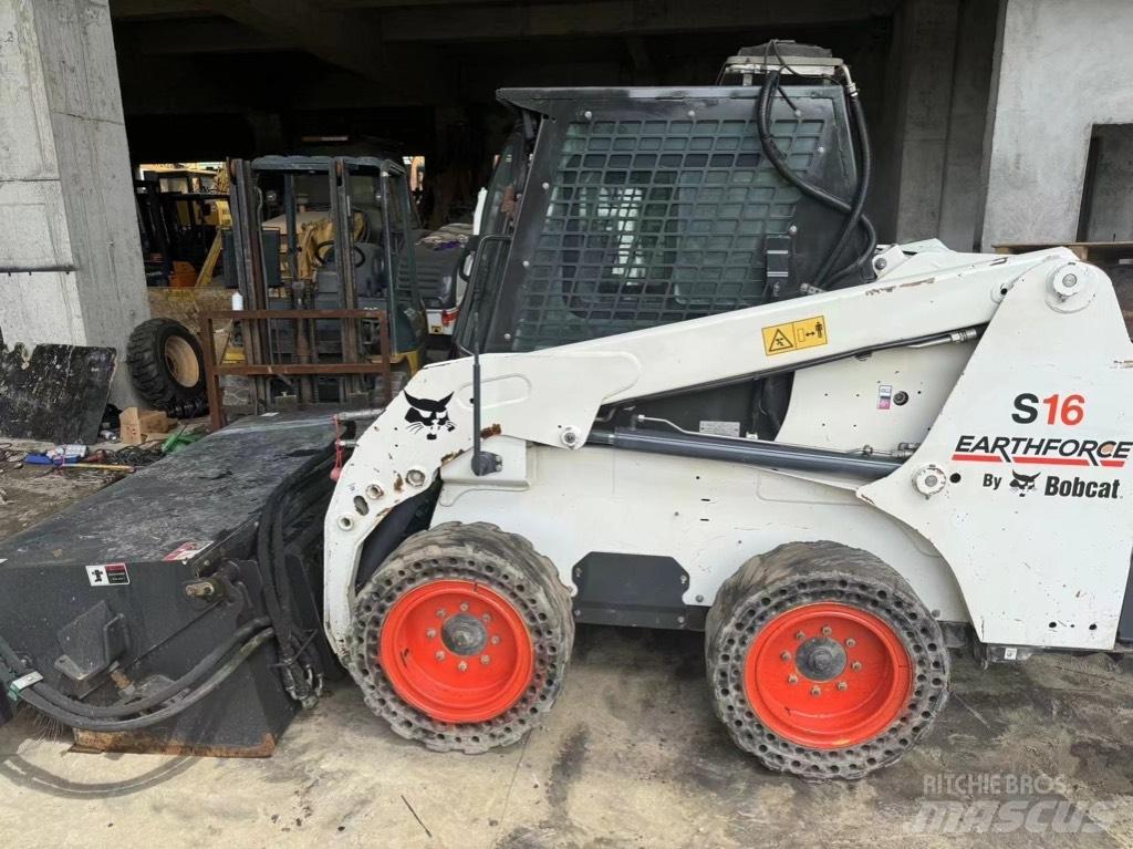 Bobcat S 16  스키드로더