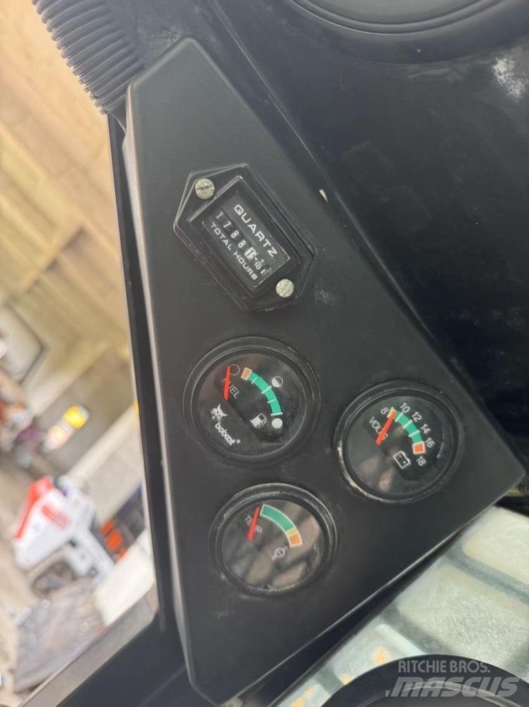 Bobcat S 16  스키드로더