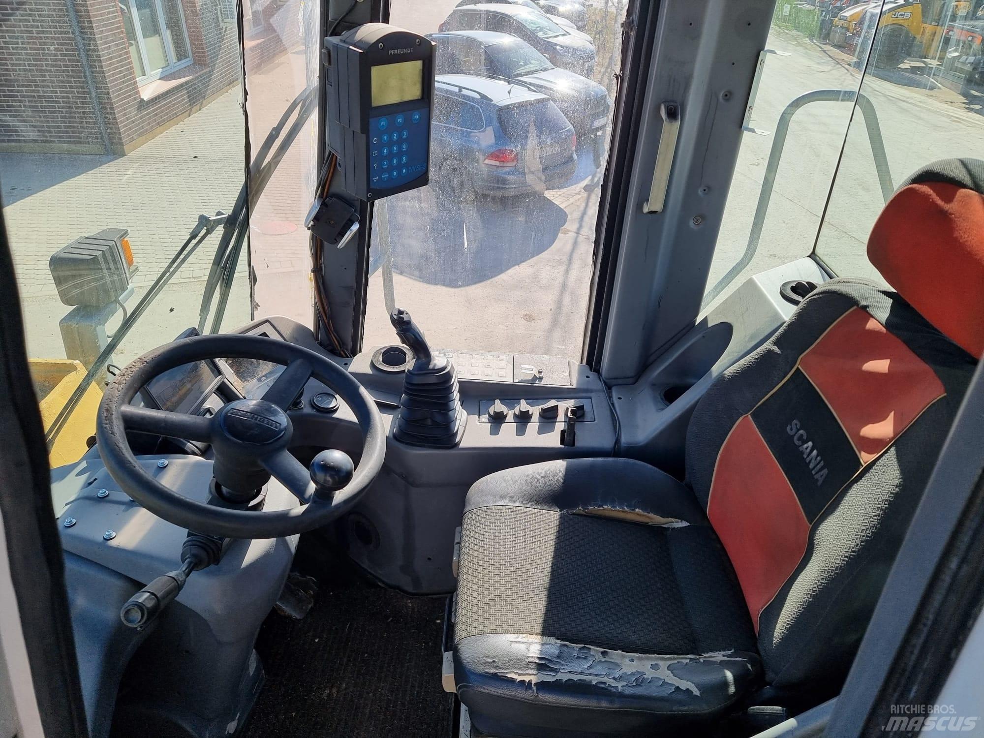 Liebherr L 564  휠로우더