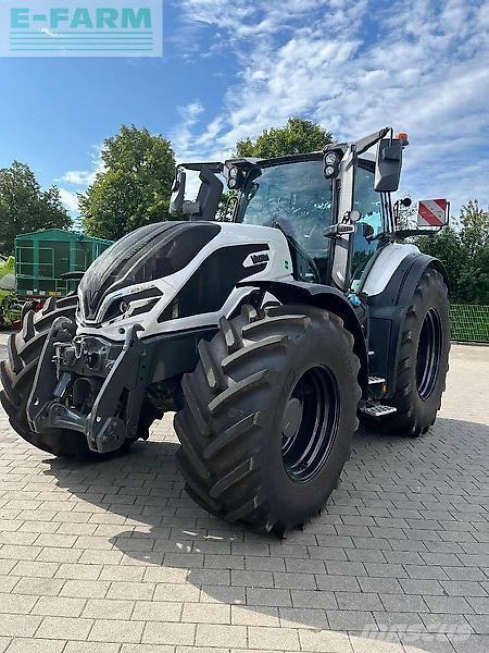 Valtra q245 트랙터