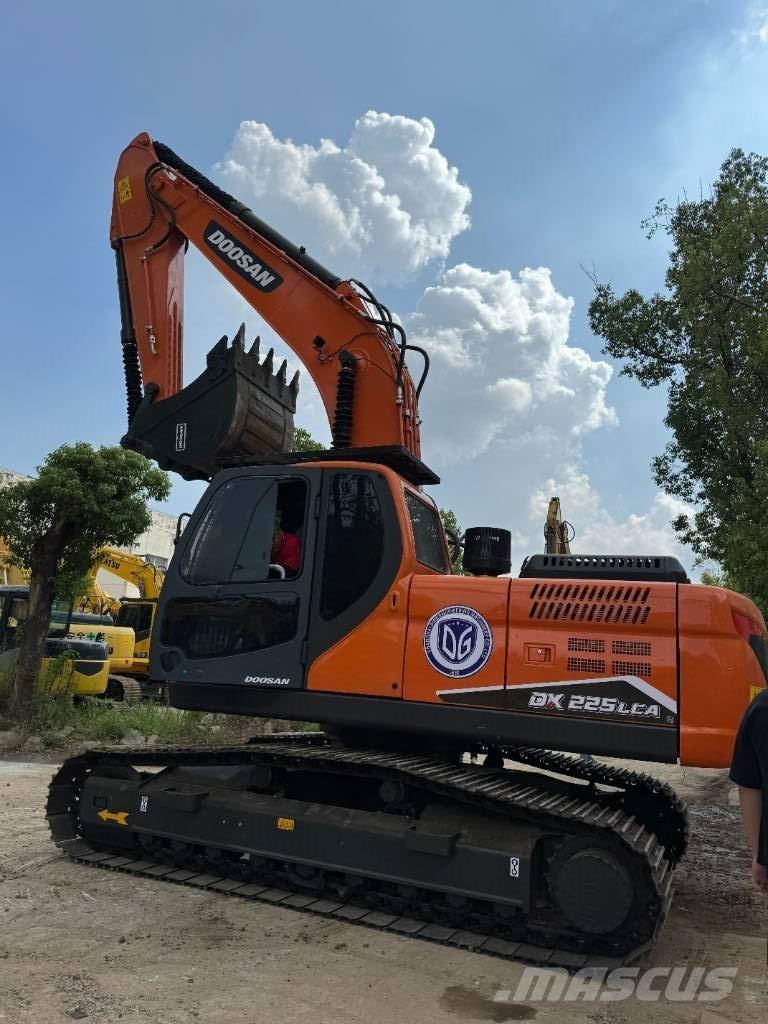 Doosan DX 225 LCA 중형굴삭기 7톤-28톤