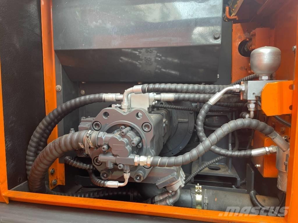 Doosan DX 225 LCA 중형굴삭기 7톤-28톤