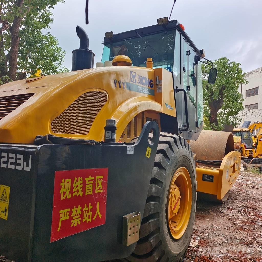 XCMG XS 223 J 싱글 드럼 롤러