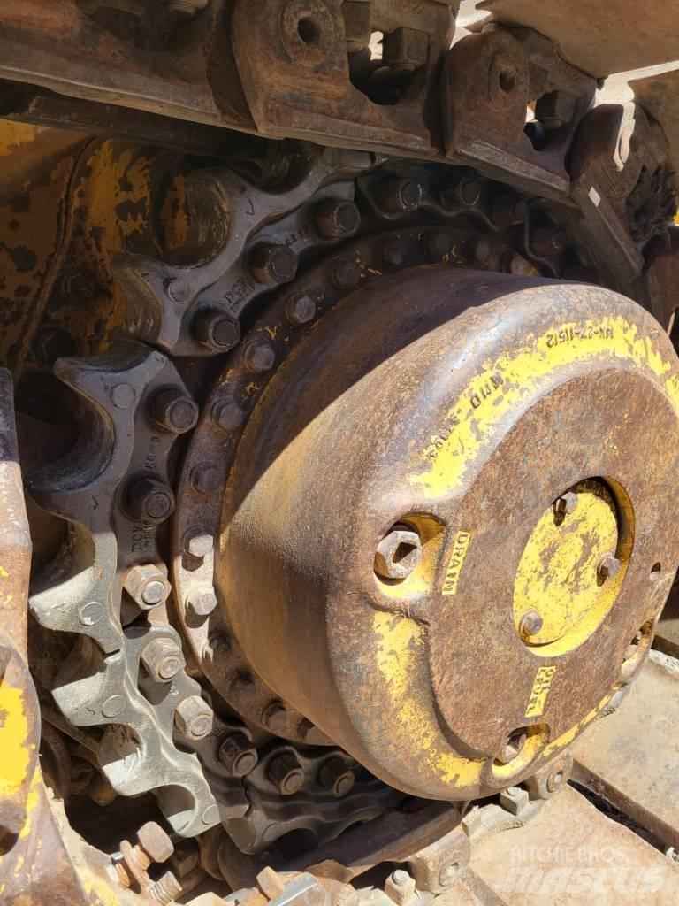 Komatsu D65EX-15 크롤러 도저