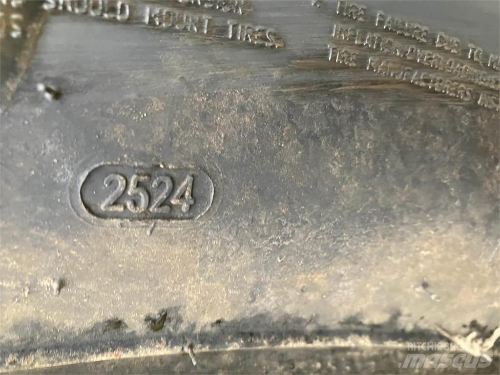 Mitas 600/65R38 타이어, 휠 및 림