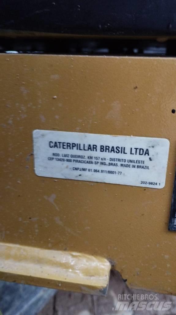 CAT 313D2L 대형 굴삭기 29톤 이상