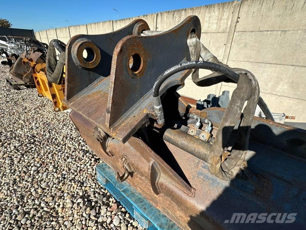 Hitachi ZX170-5B 백호