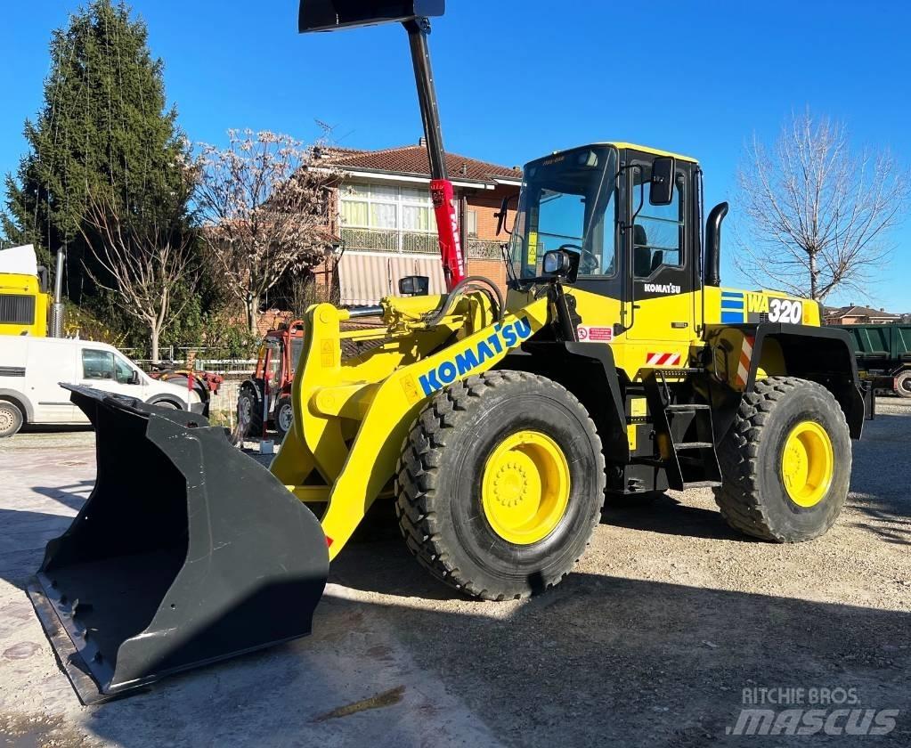 Komatsu WA 320  휠로우더