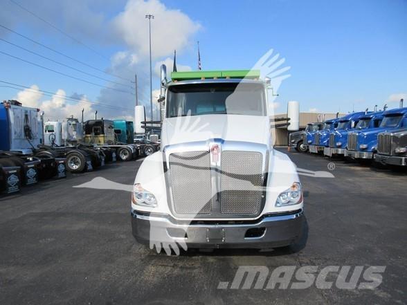 Kenworth T680 덤프 트럭