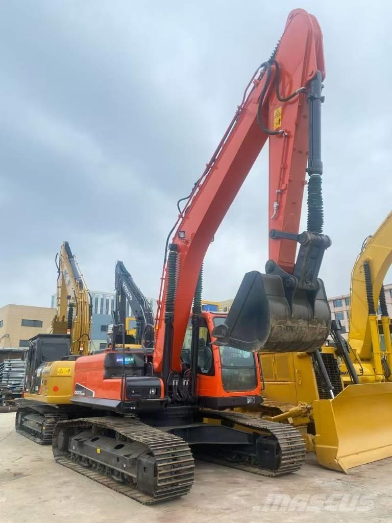 Doosan DX 225 대형 굴삭기 29톤 이상