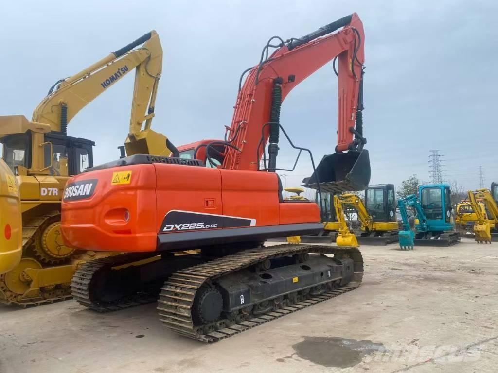 Doosan DX 225 대형 굴삭기 29톤 이상