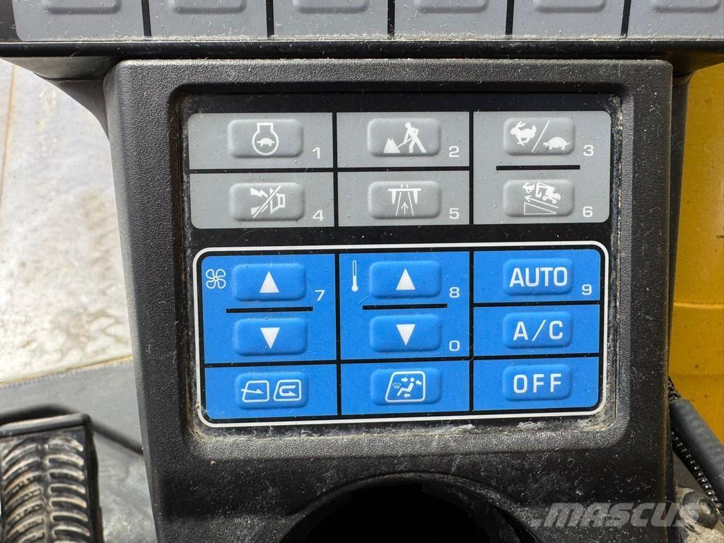 Komatsu PW180-11  휠 굴삭기