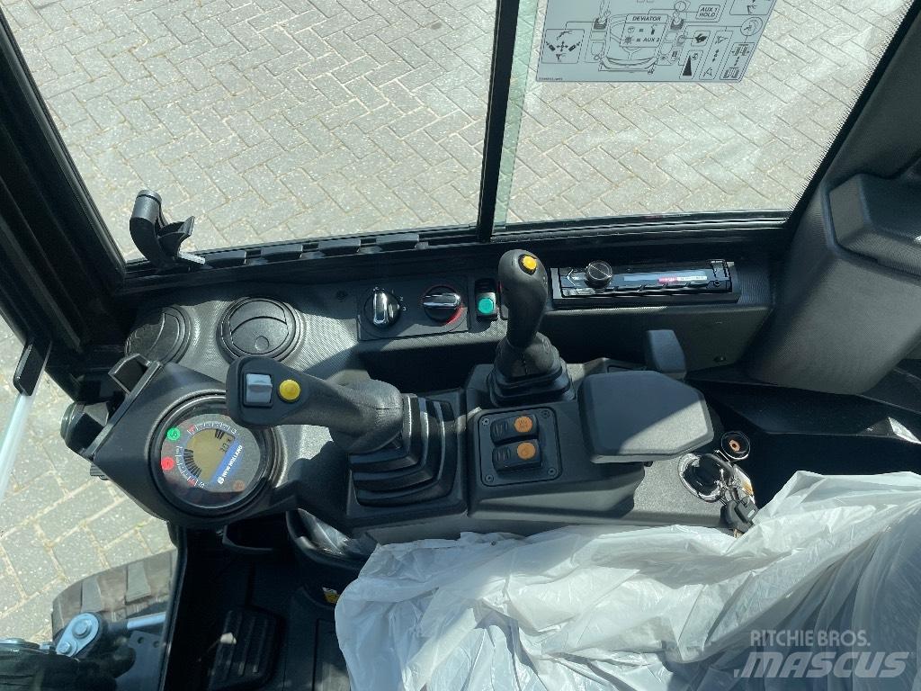 New Holland E19D 다목적 로더