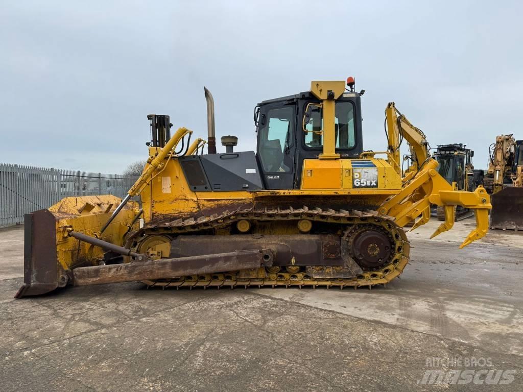 Komatsu D65EX-15 크롤러 도저
