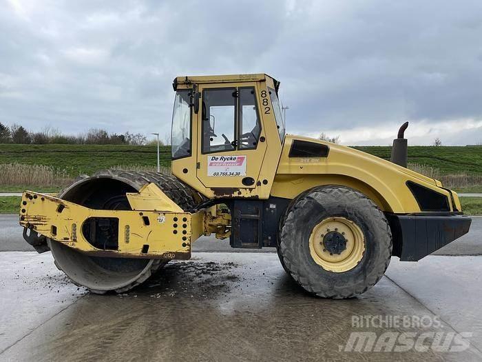 Bomag BW213DH-4 싱글 드럼 롤러