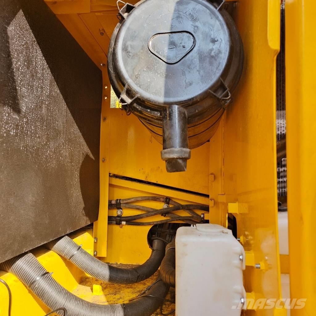 Komatsu PC 200-8 대형 굴삭기 29톤 이상