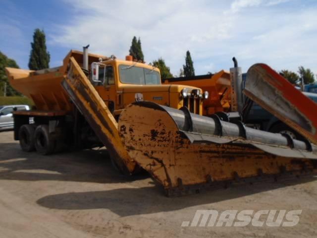 International 5070 제설 블레이드 및 제설기