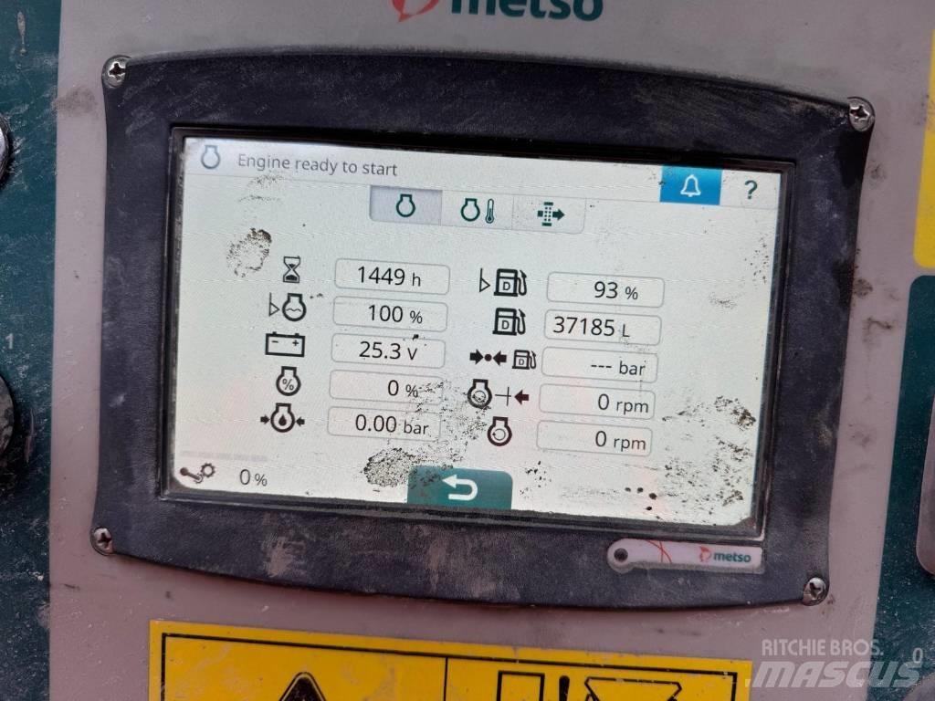 Metso LT300HP 이동식 분쇄기