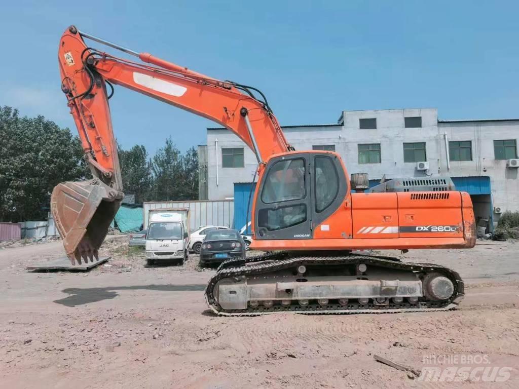 Doosan DX260 대형 굴삭기 29톤 이상
