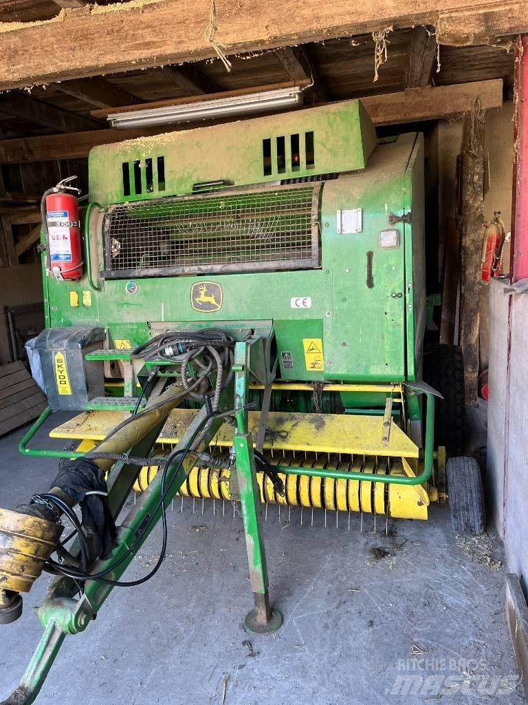 John Deere 578 원형 곤포기