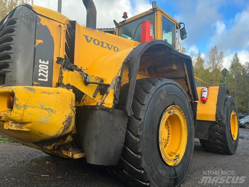Volvo L 220 E  휠로우더