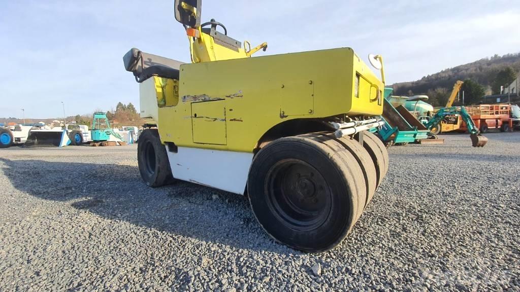 Sakai TS 160 공기 타이어 롤러