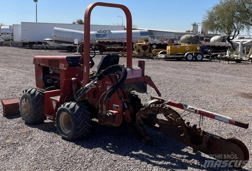 Ditch Witch 3700 DD 트렌처
