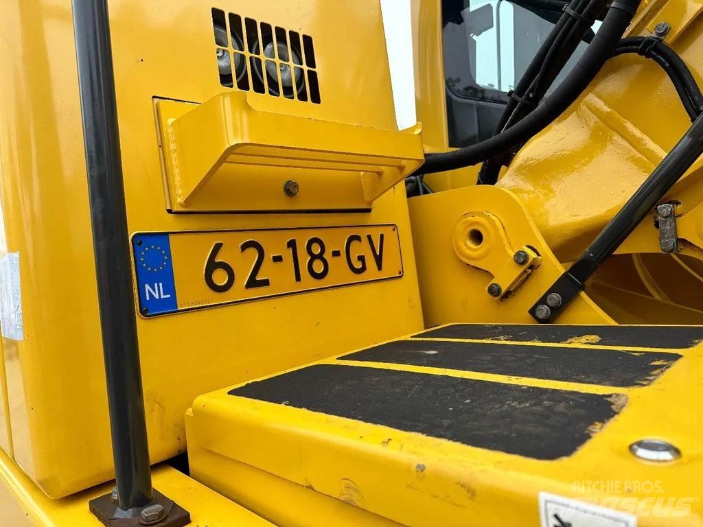 Komatsu PW160-8  휠 굴삭기