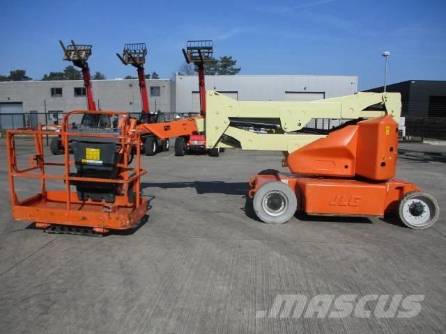 JLG E 400 AJPN (817) 관절형 전동이동 리프트