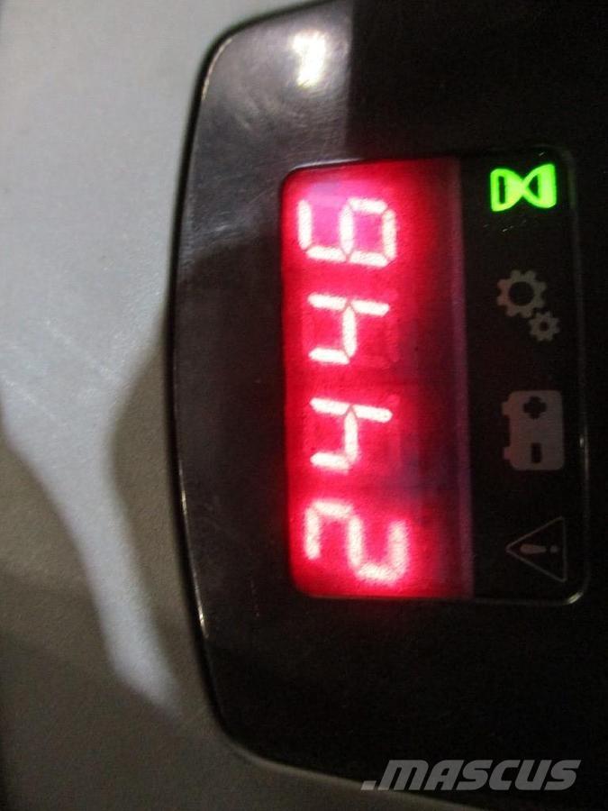 Toyota LPE250 로우 리프터(승강대 포함)