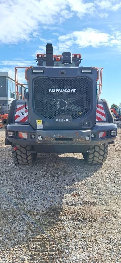 Doosan DL 320-7  휠로우더