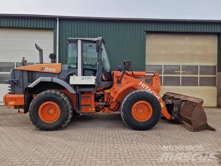 Hitachi ZW 180  휠로우더