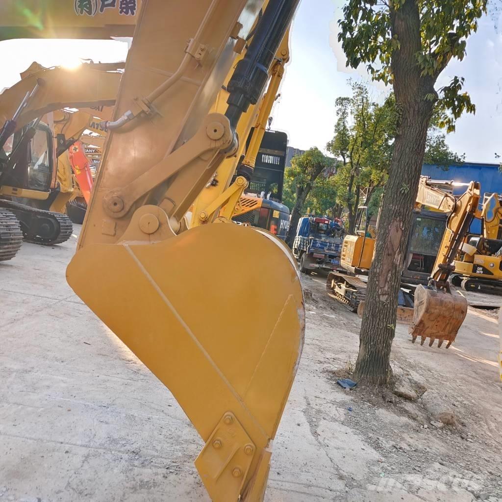 CAT 320 D 대형 굴삭기 29톤 이상