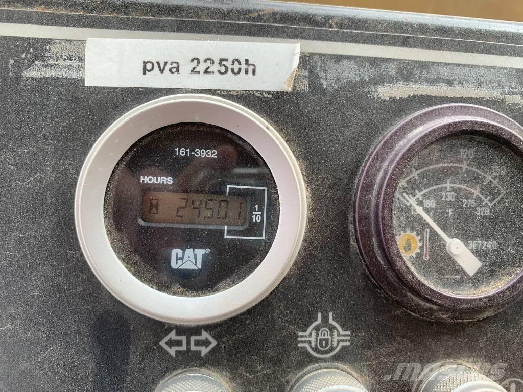 CAT PS 300 B 공기 타이어 롤러