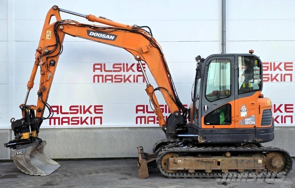 Doosan DX 80 R 중형굴삭기 7톤-28톤
