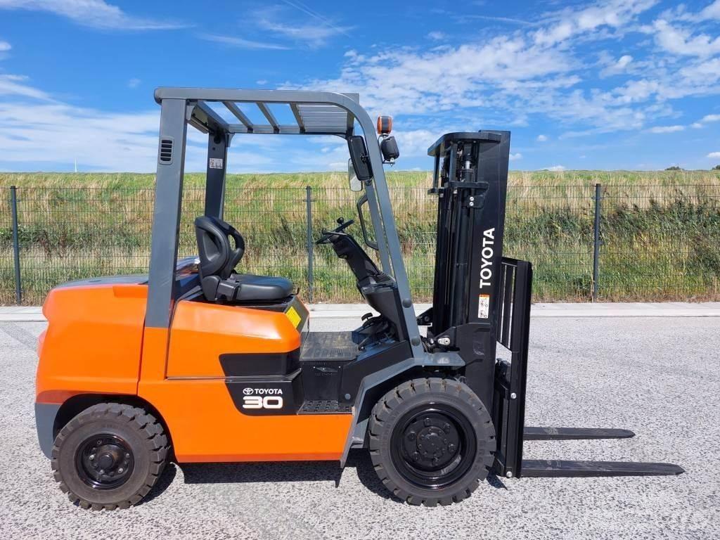Toyota FDZN30 디젤 지게차