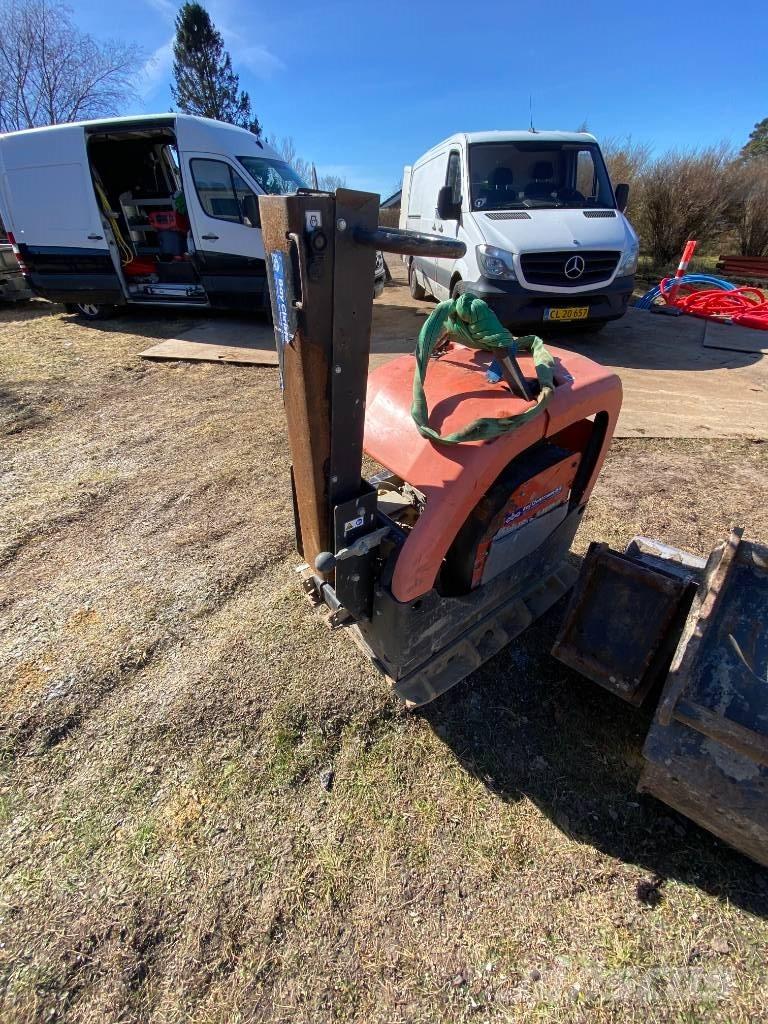 Husqvarna LG504 진동롤러