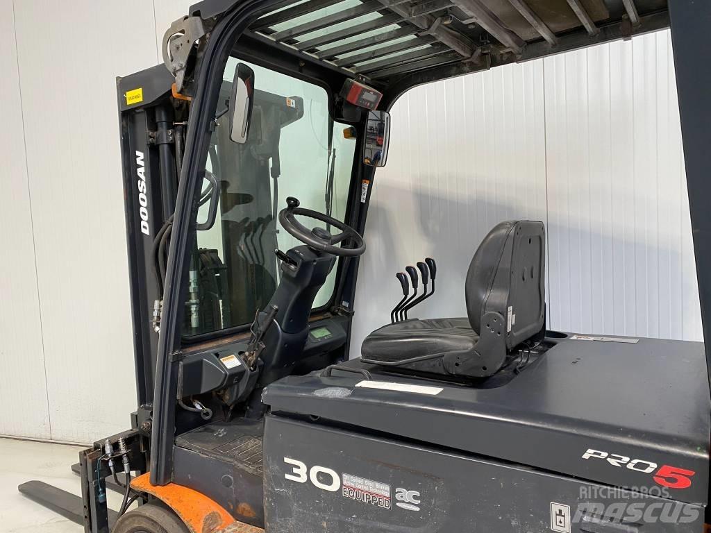 Doosan B30X-5 전동 지게차