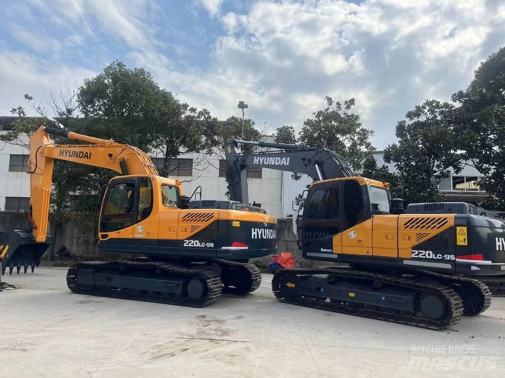Hyundai R220LC-9S  휠 굴삭기
