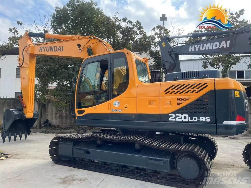 Hyundai R220LC-9S  휠 굴삭기