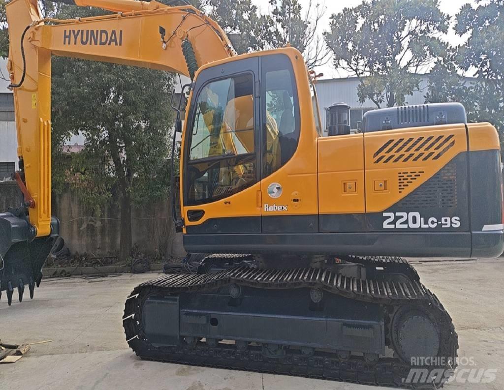 Hyundai R220LC-9S  휠 굴삭기