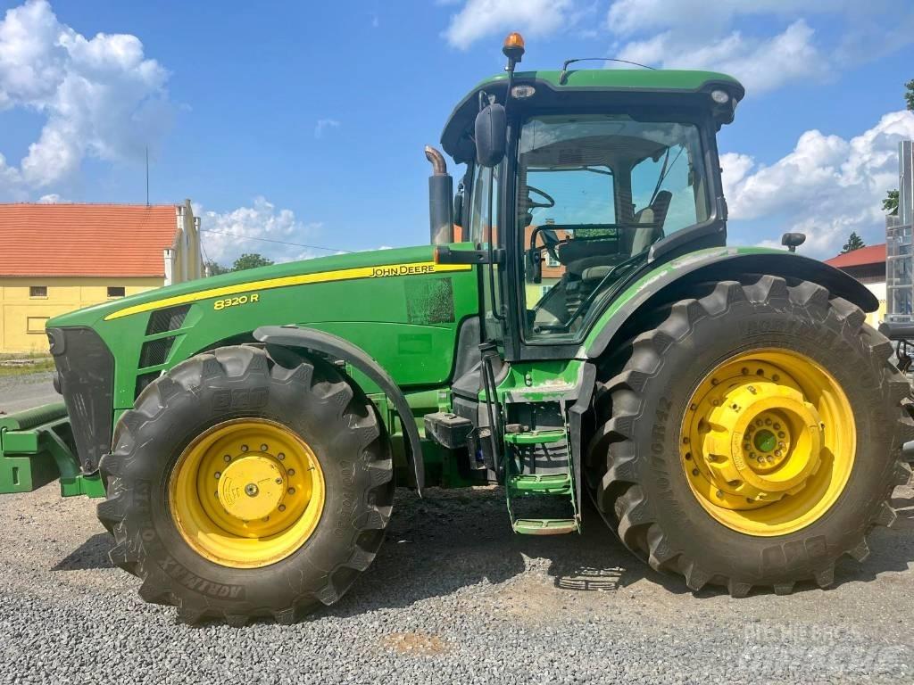 John Deere 8320 R 트랙터