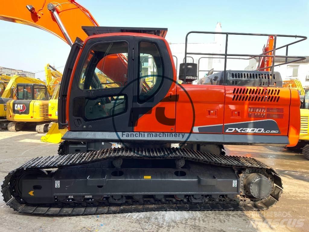 Doosan DX300 대형 굴삭기 29톤 이상