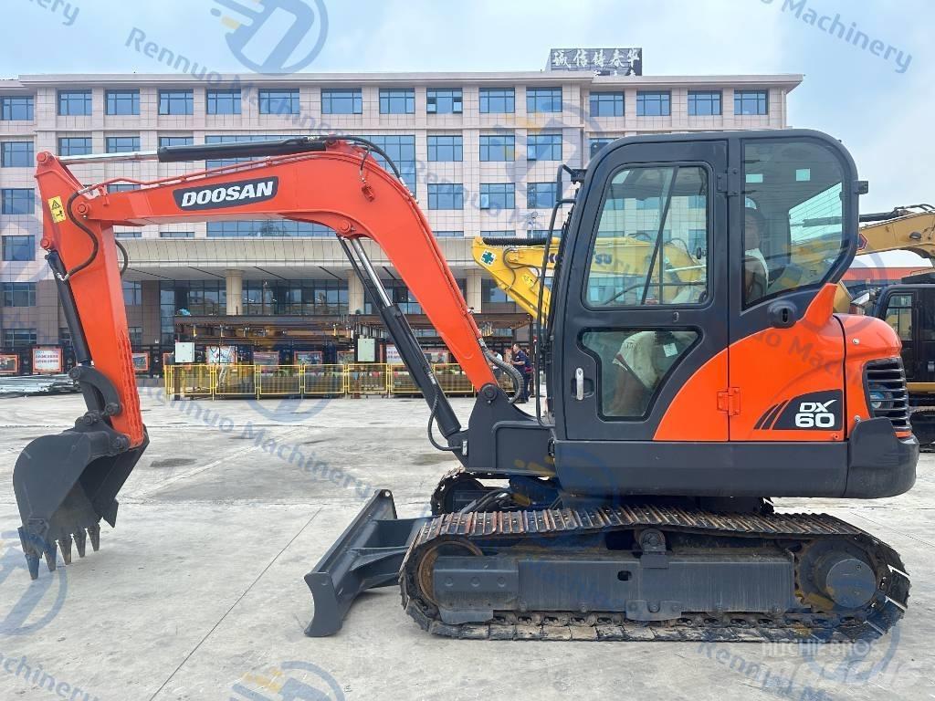 Doosan DX 60 소형 굴삭기 7톤 미만