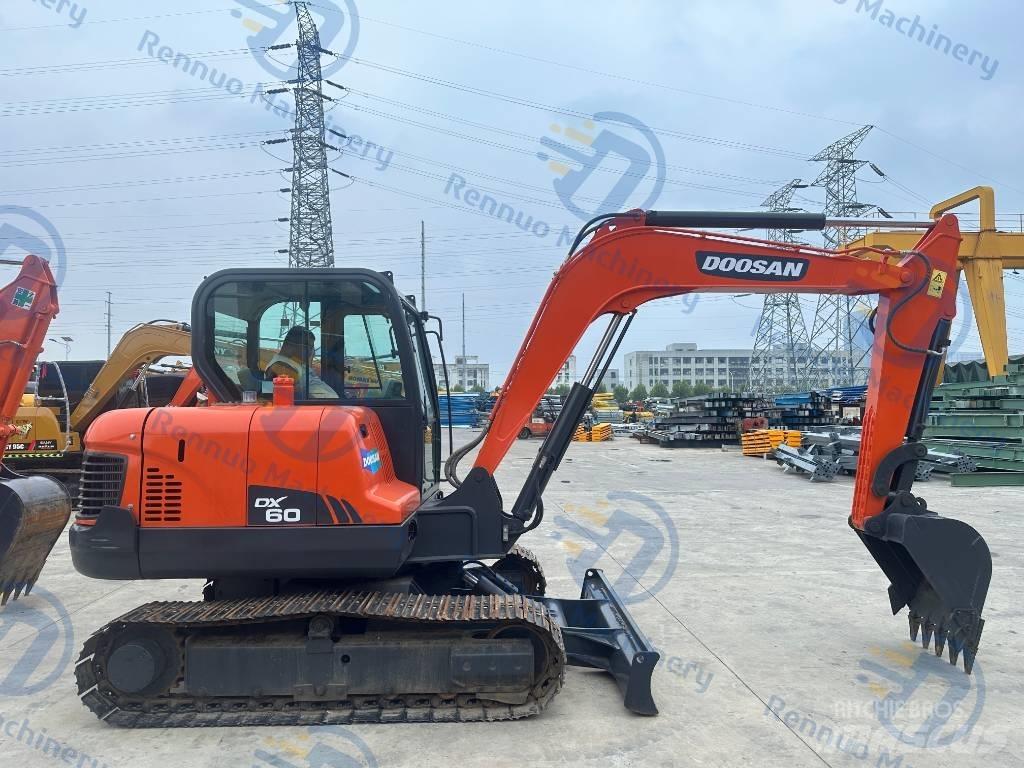Doosan DX 60 소형 굴삭기 7톤 미만